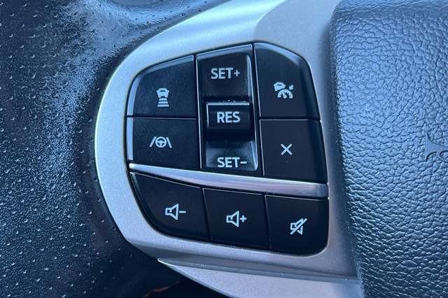 Ford Explorer Vehicle Full-screen Gallery Image 37