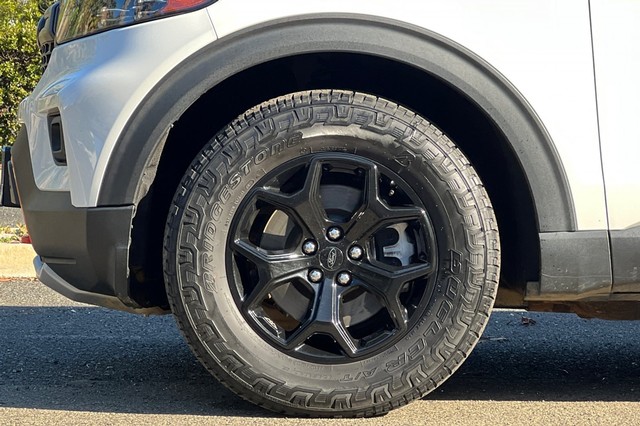 Ford Explorer Vehicle Full-screen Gallery Image 47