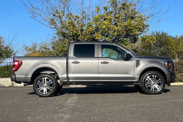 Ford F-150 Vehicle Full-screen Gallery Image 02