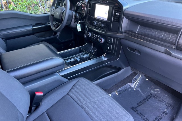 Ford F-150 Vehicle Full-screen Gallery Image 18