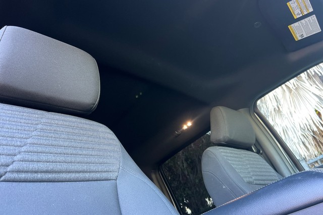 Ford F-150 Vehicle Full-screen Gallery Image 19