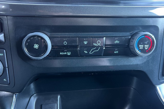 Ford F-150 Vehicle Full-screen Gallery Image 26