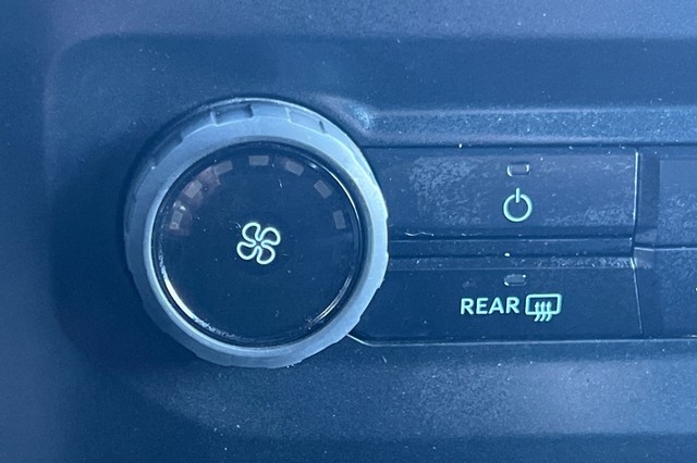 Ford F-150 Vehicle Full-screen Gallery Image 27