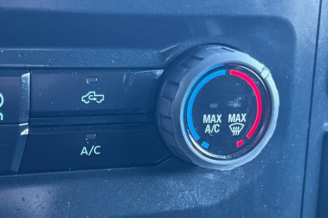 Ford F-150 Vehicle Full-screen Gallery Image 28