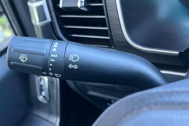 Ford F-150 Vehicle Full-screen Gallery Image 35