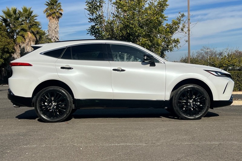 Toyota Venza Vehicle Full-screen Gallery Image 02