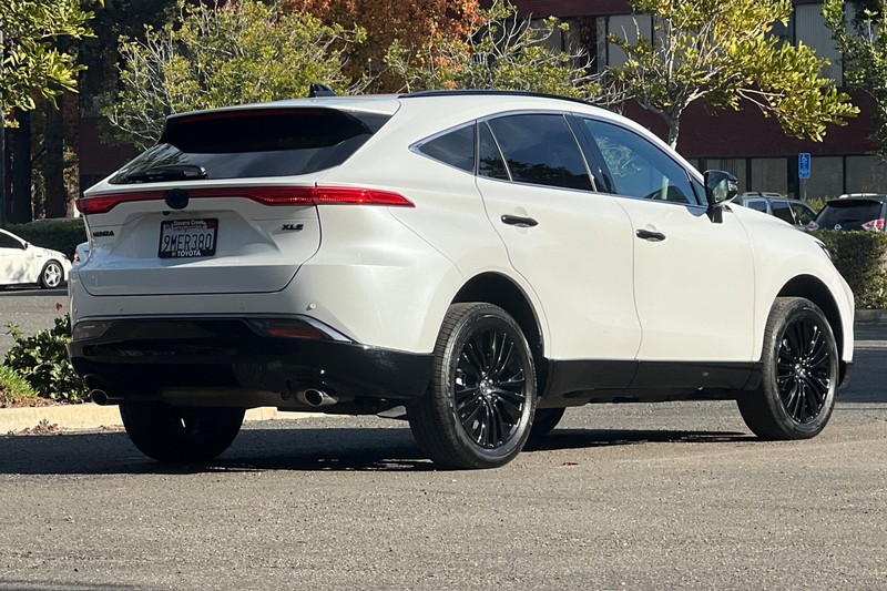 Toyota Venza Vehicle Full-screen Gallery Image 03