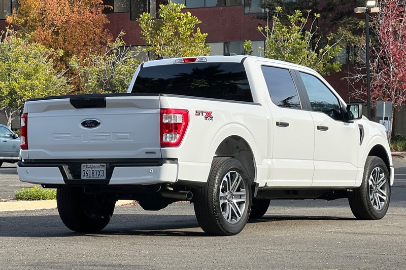 Ford F-150 Vehicle Full-screen Gallery Image 03