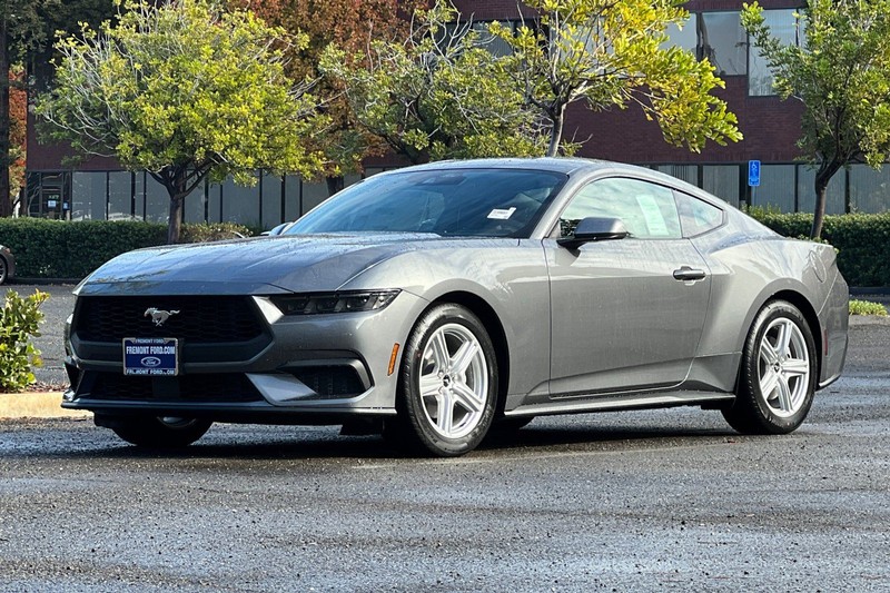 Ford Mustang Vehicle Full-screen Gallery Image 07