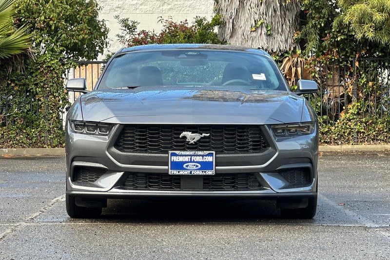 Ford Mustang Vehicle Full-screen Gallery Image 08
