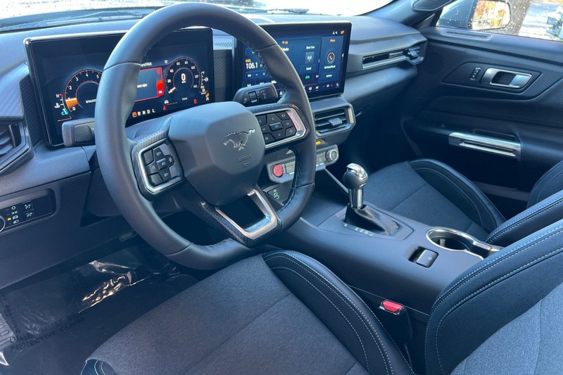 Ford Mustang Vehicle Full-screen Gallery Image 09