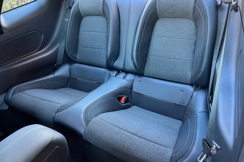 Ford Mustang Vehicle Full-screen Gallery Image 12