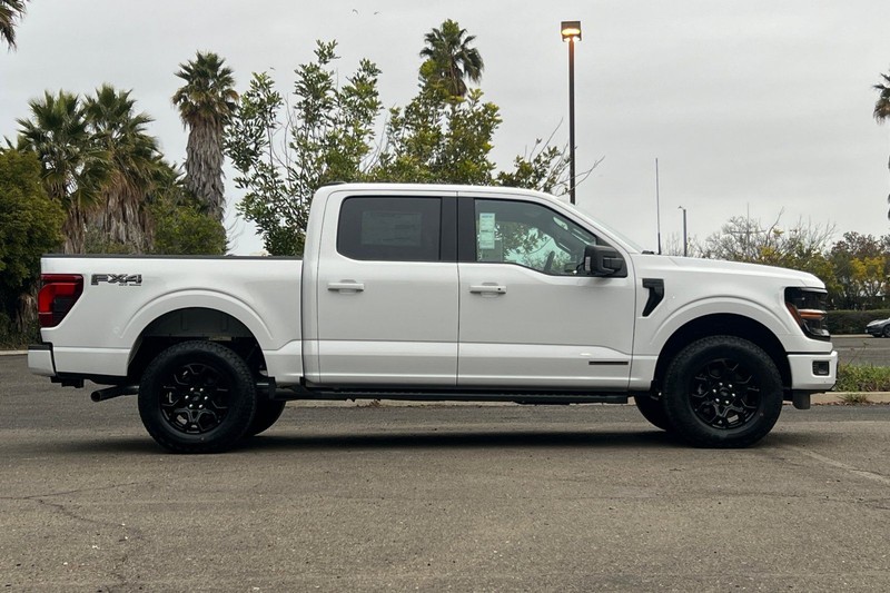 Ford F-150 Vehicle Full-screen Gallery Image 02