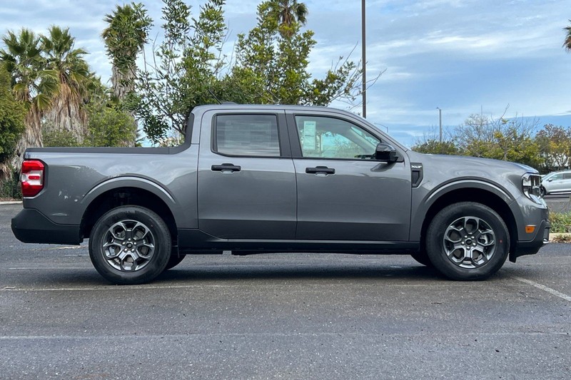 Ford Maverick Vehicle Full-screen Gallery Image 02