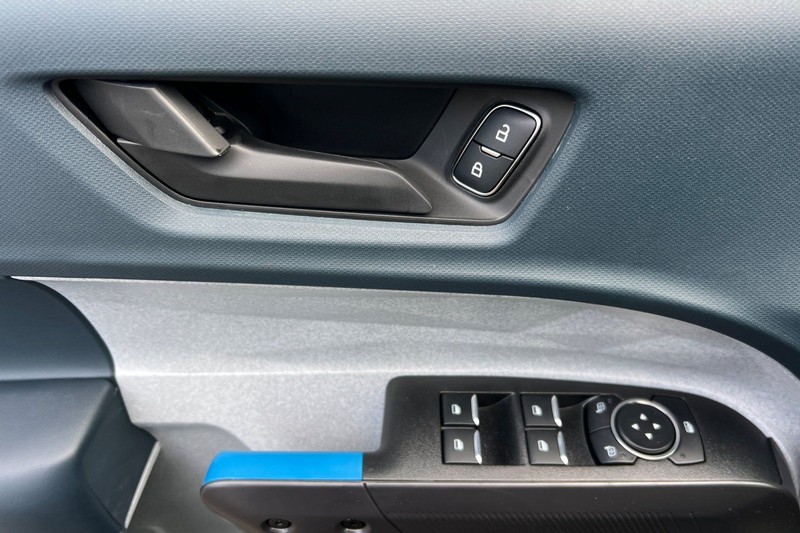 Ford Maverick Vehicle Full-screen Gallery Image 10