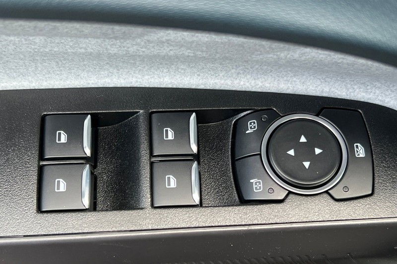 Ford Maverick Vehicle Full-screen Gallery Image 11