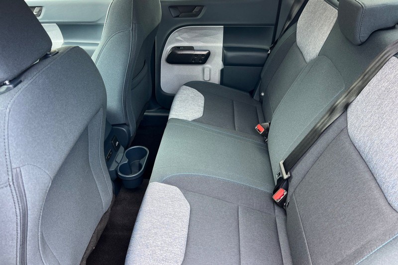 Ford Maverick Vehicle Full-screen Gallery Image 12