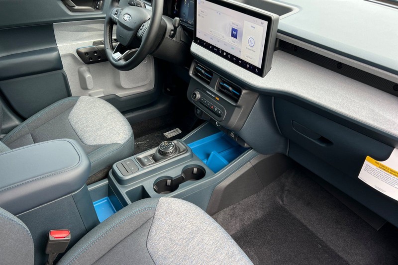 Ford Maverick Vehicle Full-screen Gallery Image 15