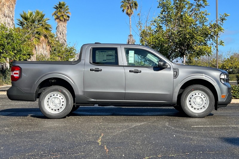 Ford Maverick Vehicle Full-screen Gallery Image 02