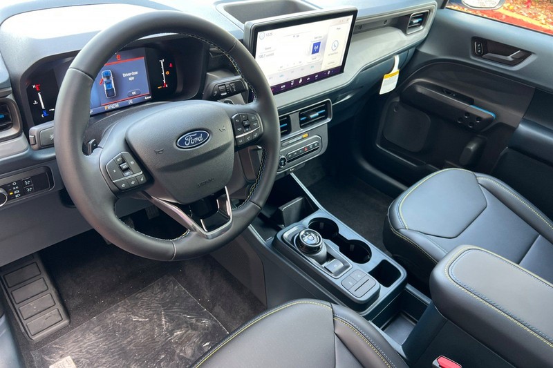 Ford Maverick Vehicle Full-screen Gallery Image 09