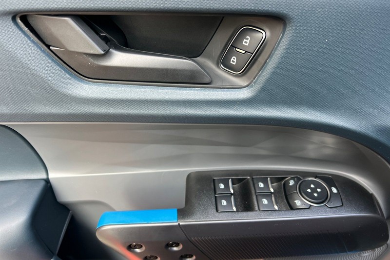 Ford Maverick Vehicle Full-screen Gallery Image 10