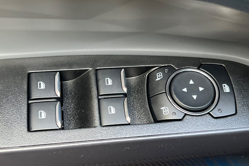 Ford Maverick Vehicle Full-screen Gallery Image 11