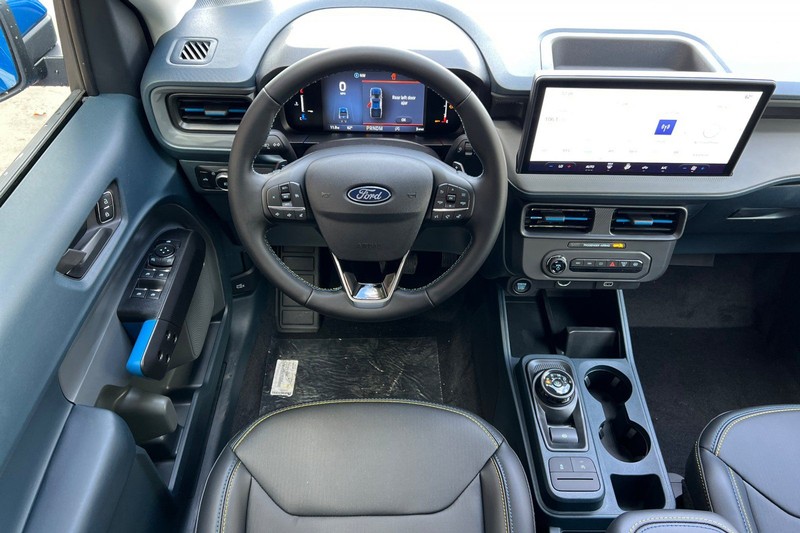 Ford Maverick Vehicle Full-screen Gallery Image 14