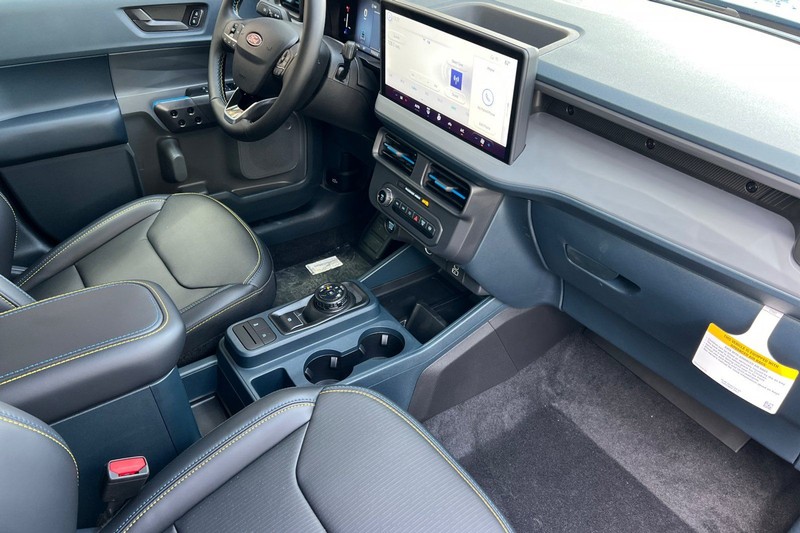 Ford Maverick Vehicle Full-screen Gallery Image 15