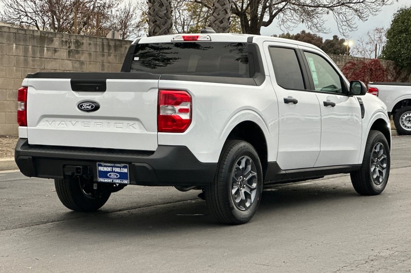 Ford Maverick Vehicle Full-screen Gallery Image 03