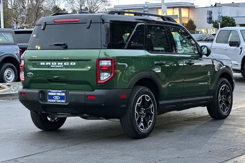Ford Bronco Sport Vehicle Full-screen Gallery Image 03