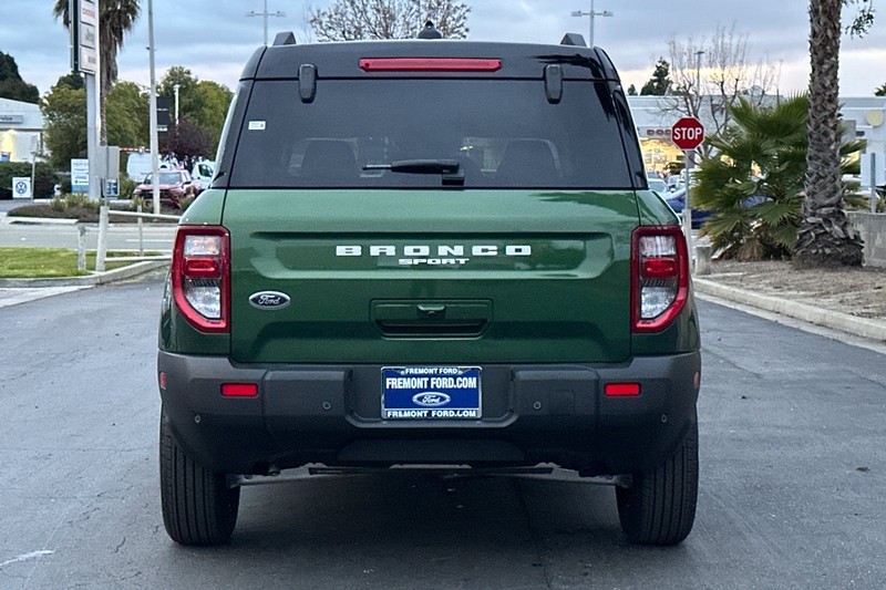 Ford Bronco Sport Vehicle Full-screen Gallery Image 04