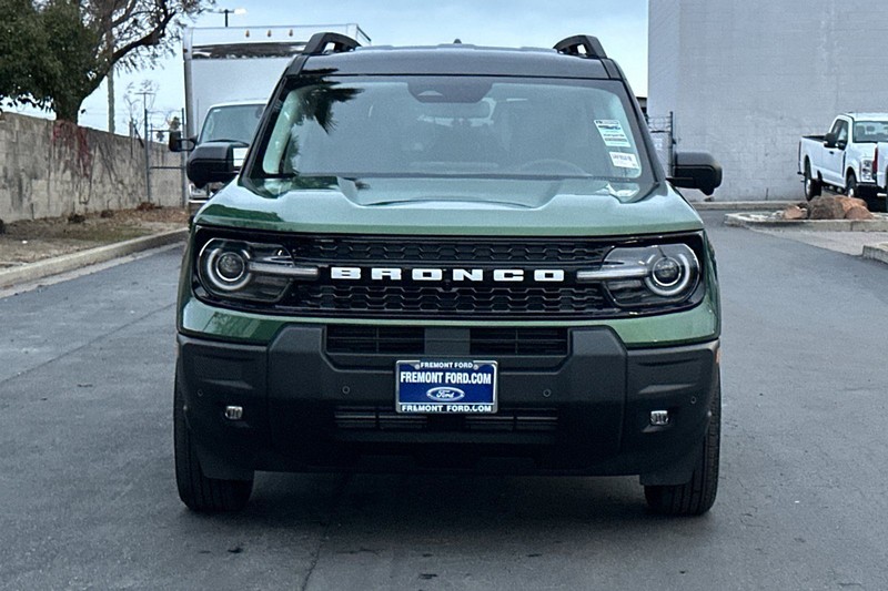 Ford Bronco Sport Vehicle Full-screen Gallery Image 08