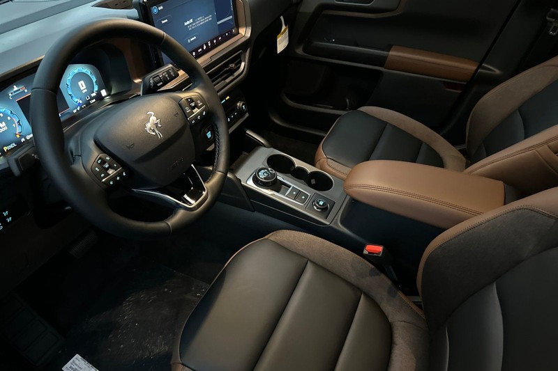 Ford Bronco Sport Vehicle Full-screen Gallery Image 09