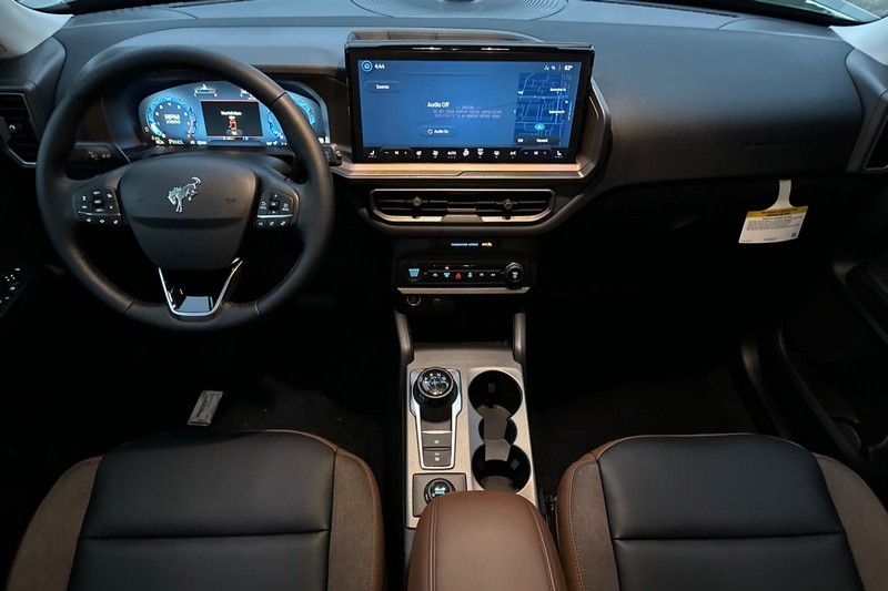 Ford Bronco Sport Vehicle Full-screen Gallery Image 14