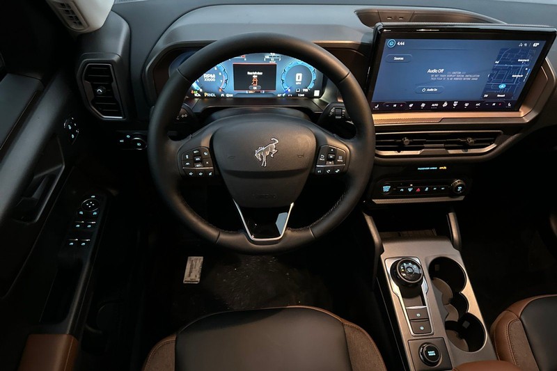 Ford Bronco Sport Vehicle Full-screen Gallery Image 15