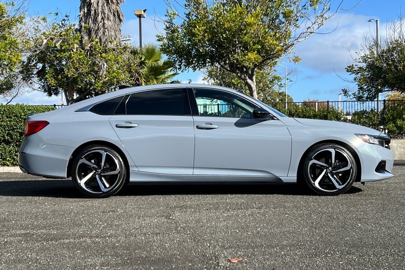 Honda Accord Vehicle Full-screen Gallery Image 02