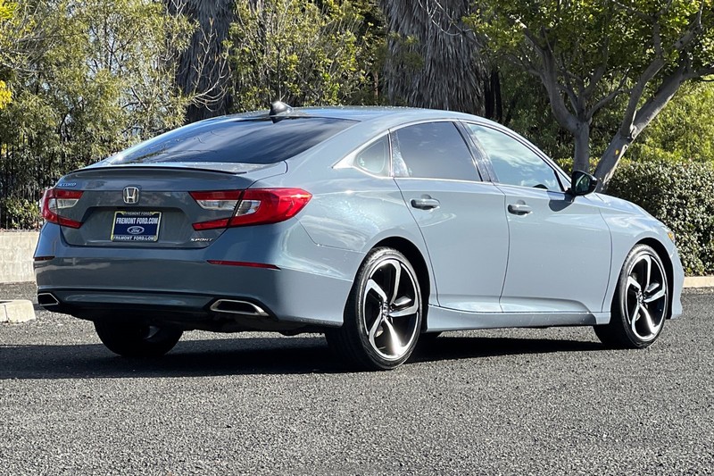 Honda Accord Vehicle Full-screen Gallery Image 03