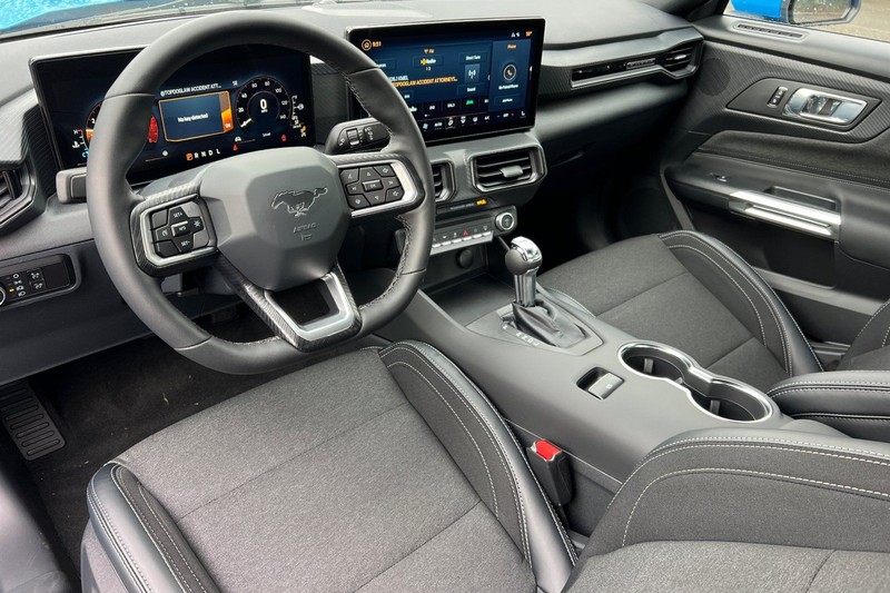 Ford Mustang Vehicle Full-screen Gallery Image 09