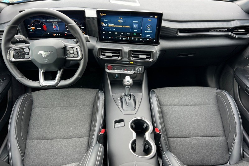 Ford Mustang Vehicle Full-screen Gallery Image 13