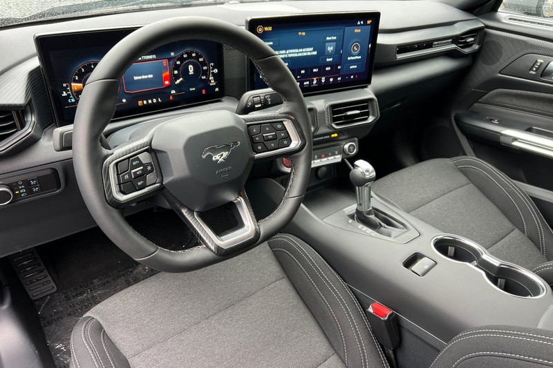 Ford Mustang Vehicle Full-screen Gallery Image 09