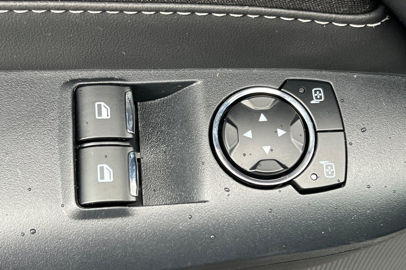 Ford Mustang Vehicle Full-screen Gallery Image 11