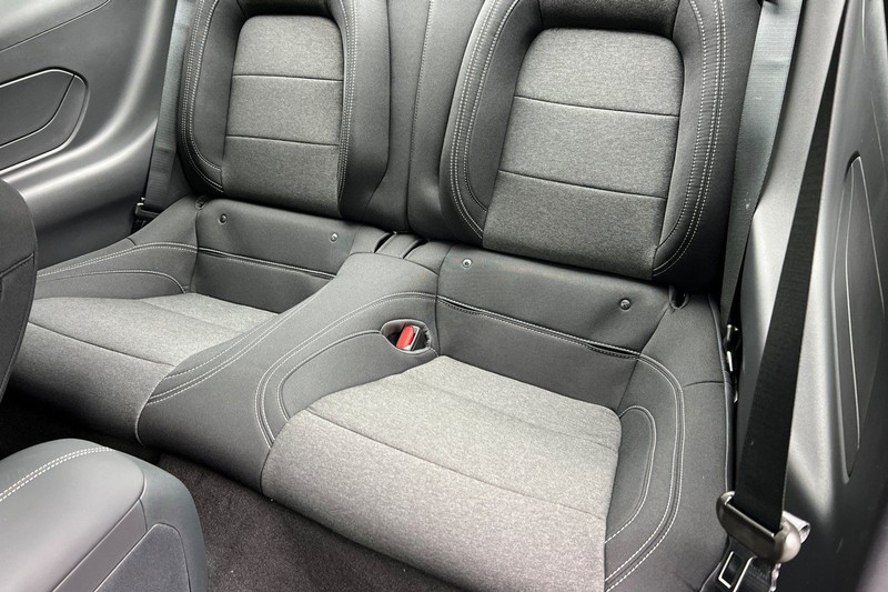 Ford Mustang Vehicle Full-screen Gallery Image 12