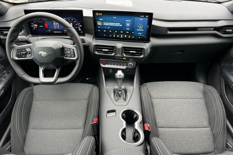 Ford Mustang Vehicle Full-screen Gallery Image 13