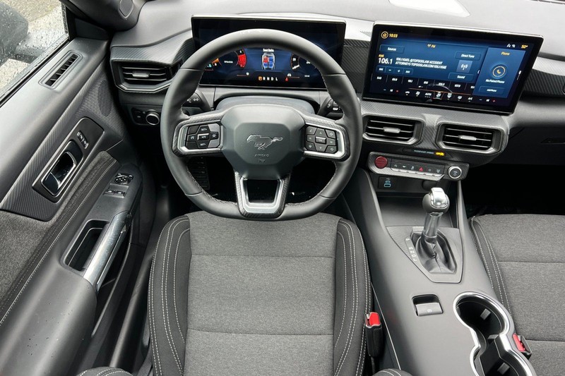 Ford Mustang Vehicle Full-screen Gallery Image 14