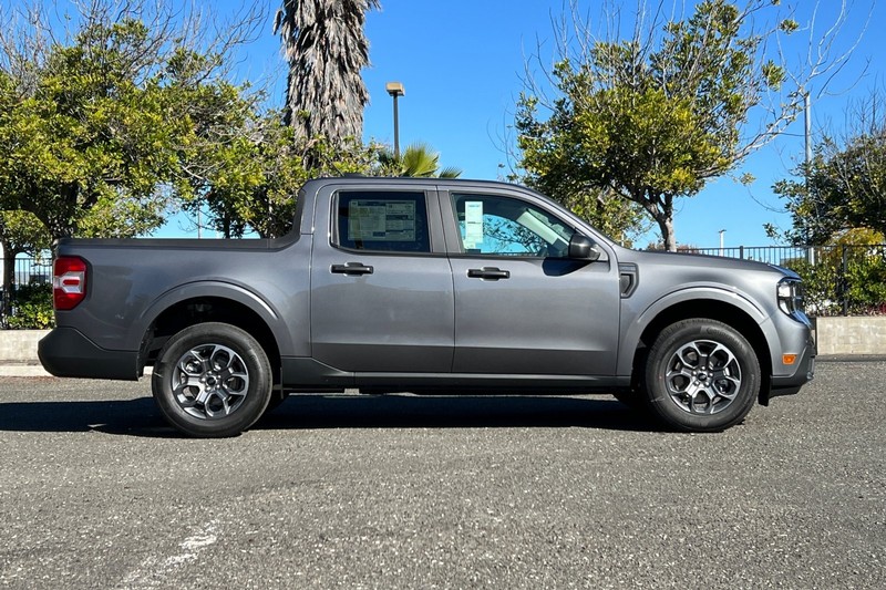 Ford Maverick Vehicle Full-screen Gallery Image 02