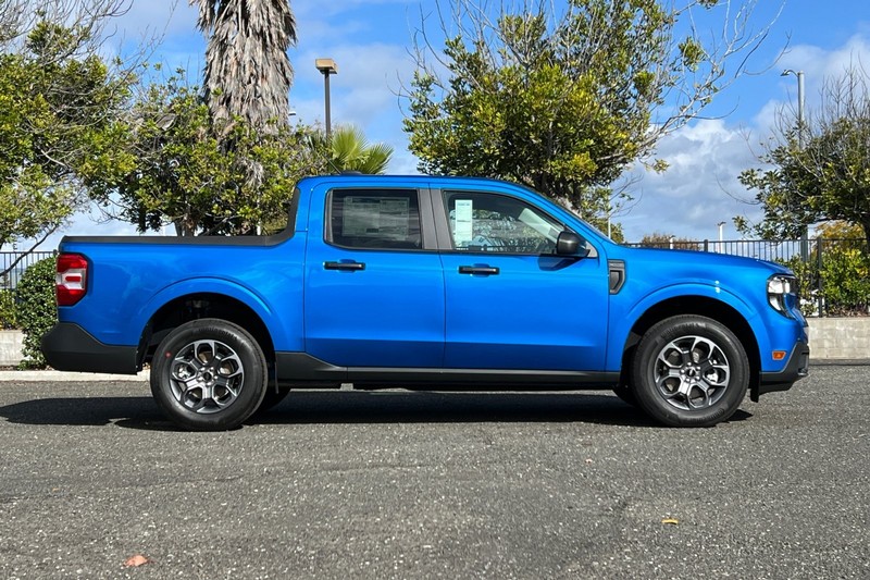 Ford Maverick Vehicle Full-screen Gallery Image 02