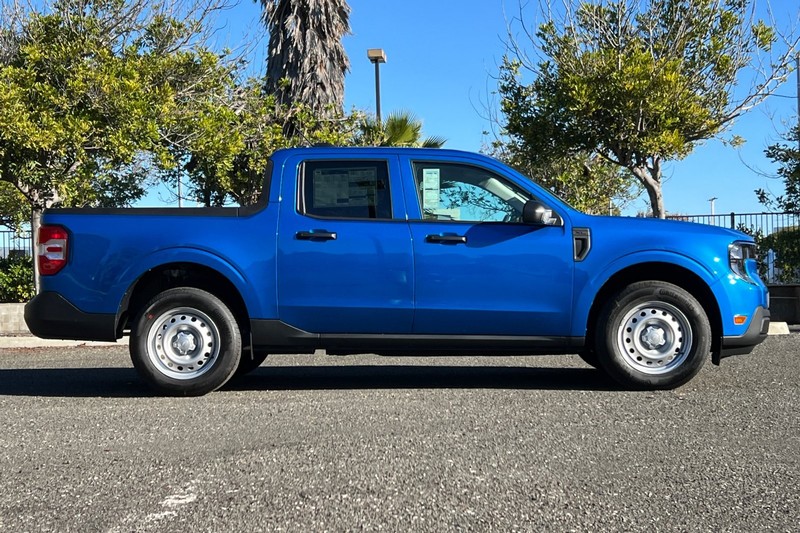 Ford Maverick Vehicle Full-screen Gallery Image 02