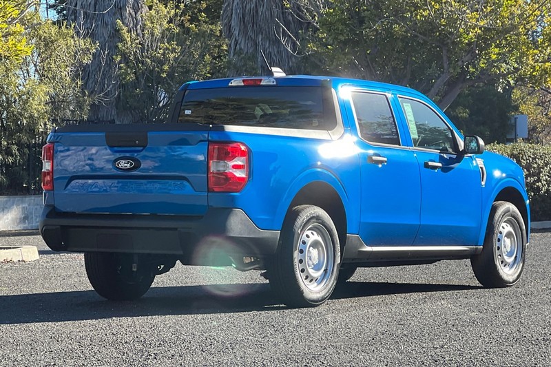 Ford Maverick Vehicle Full-screen Gallery Image 03