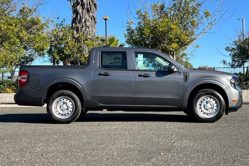 Ford Maverick Vehicle Full-screen Gallery Image 02