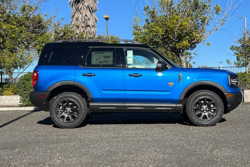 Ford Bronco Sport Vehicle Full-screen Gallery Image 02